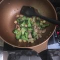 Eve Nevenave 's cooksnap of when they made หมูผัดบร็อคโคลี่.