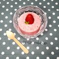 il rosso rubinian quando ha preparato Semifreddo alle fragole