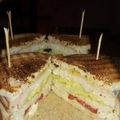 صورة من om mowafk، شاركها بعد تجربة وصفة طبقات التوست بالمورتاديلا والجبنة 🥪 Club Sandwich