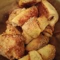 Surmanné Kaldenekker Zsuzsi Cooksnap-ja, amikor elkészítette a(z) Virslis-szezámos kifli receptet.
