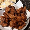 El cooksnap de lily mendes cuando hizo Alitas de pollo rebozadas con harina, con papas fritas finas.