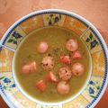 Gyöngyi 💇‍♀️ Cooksnap-ja, amikor elkészítette a(z) Zöld felesborsó leves virslivel receptet.