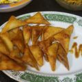 Hadia Anwar 's cooksnap of when they made Aalu chicken samosa.
