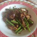 รูป Cooksnap ของ Kanokvan Wiseslah เมื่อเขาทำ หน่อไม้ฝรั่งผัดเห็ดหอม