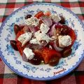 Cooksnap από 𝒳𝓇𝓊𝓈𝑜𝓊𝓁𝒶 𝒦𝑜𝓃𝓉𝑜𝓅𝑜𝓊𝓁𝑜𝓊 στη συνταγή Σαλάτα ντομάτα, φέτα, κρεμμύδι και ελιά