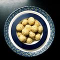 Ketki Dave का कुकस्नैप जब उन्होंने तिल गुड़ नारियल लड्डू (Til gud nariyal laddu recipe in hindi) बनाया था।
