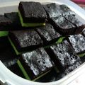 Cooksnap dari Arifina Dwi Kusumaningrum (adkfinaa) untuk resep Brownies kukus coklat pandan no mixer, murah, anti gagal 😋😋😋
