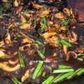 Cooksnap Dapur Yusfarisyia semasa beliau membuat Sotong kembang masak kicap pedas.