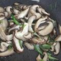 Cooksnap dari Nurina Widyastutie untuk resep Tumis Shitake& daun pre Kilat
