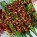 Cooksnap Hazwani Ruzman semasa beliau membuat Bendi ala chicken rice shop.