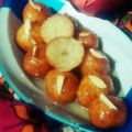 Rafiqua Shama का कुकस्नैप जब उन्होंने खोया और पनीर गुलाब जामुन (Khoya aur paneer gulab jamun recipe in Hindi) बनाया था।