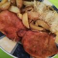 izsov Cooksnap-ja, amikor elkészítette a(z) Sült bőrös karaj, vele sült savanyú káposztával receptet.