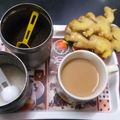 Bhavya food and snacks vlog का कुकस्नैप जब उन्होंने इलाइची औऱ अदरक वाली चाय (elaichi aur adrak wali chai recipe in Hindi) बनाया था।