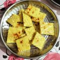 Falguni Shah का कुकस्नैप जब उन्होंने मक्का आटा वेज फ्राइड ढोकला (Makka Aata Veg Fried Dhokla ki recipe in hindi) बनाया था।