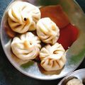 Priyanka Shrivastava का कुकस्नैप जब उन्होंने मोमो और मोमो की चटनी (momo aur momo ki chutney recipe in Hindi) बनाया था।