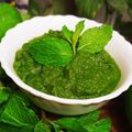 Shashi Chaurasiya का कुकस्नैप जब उन्होंने धनिया पुदीना और कच्चे आम की चटनी (dhaniya pudina aur kachhe aam ki chutney recipe in hindi) बनाया था।