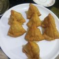 Reeta Sahu का कुकस्नैप जब उन्होंने कच्चा केला पनीर का समोसा (Kaccha kela paneer ka samosa recipe in Hindi) बनाया था।