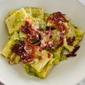 il Lety quando ha preparato Pasta con broccoli calabresi salame croccante e formaggio