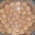 Roshani Gautam Pandey का कुकस्नैप जब उन्होंने बेसन के लड्डू (besan ke ladoo recipe in Hindi) बनाया था।