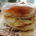 Ambreen Anjum 's cooksnap of when they made Anday wala burger.