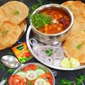 Vaishali Thaker का कुकस्नैप जब उन्होंने पंजाबी छोले और भटूरे (Punjabi chole aur bhature recipe in Hindi) बनाया था।