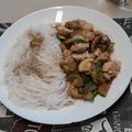 El cooksnap de Denisse Fica cuando hizo Tallarines de arroz con zapallo italiano y pollo salteado.