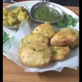 Devika का कुकस्नैप जब उन्होंने आलू और मिर्च के पकौड़े (Aloo aur mirch ke pakode recipe in hindi) बनाया था।