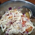 Cooksnap Chen Violet semasa beliau membuat Menu Diet: Kerabu Ayam Tomato.