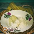 Cooksnap Aznie Khasri semasa beliau membuat Pisang Rebus Kelapa Parut.