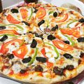 صورة من تولين، شاركها بعد تجربة وصفة بيتزا محشيه الاطراف🍕