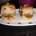 Jyoti Lokpal Garg का कुकस्नैप जब उन्होंने वेज चीज़ दाबेली(veg cheese dabeli recipe in Hindi) बनाया था।