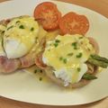 aungkana.vessanont's cooksnap of when they made Eggs Benedict.