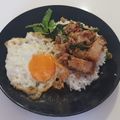 รูป Cooksnap ของ รัตน์ (Rat Sri) เมื่อเขาทำ กะเพราหมูกรอบไข่ดาว