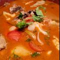 Cooksnap Norshila Supian semasa beliau membuat Tomyam merah ayam ala thai.