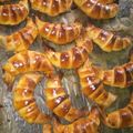 صورة من Chaima Chahinez (الطبخ هوايتي المفضلة🥀🍴)، شاركها بعد تجربة وصفة كرواصون مالحين 🥐