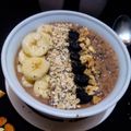 Vandana Johri का कुकस्नैप जब उन्होंने मैंगो बनाना स्मूदी बाउल (Mango Banana Smoothie Bowl) बनाया था।