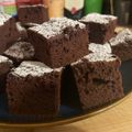Sásdi Melinda - Habverő és fakanál Cooksnap-ja, amikor elkészítette a(z) Kakaós kevert meggyel és csokoládéval receptet.