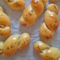 Cooksnap dari Yanda Starilia untuk resep Roti sosis keju ala bakery korea. Bahan roti cuma 3 macam