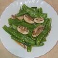 陳美惠 的 荷蘭豆炒蘑菇 cooksnap