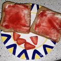 Cooksnap από Ραφαέλα Τόκα στη συνταγή Πρωινό με τυρί κρέμα και μαρμελάδα φράουλας