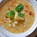 Cooksnap Julia ALeen Aireish semasa beliau membuat Bubur ayam nasi sejuk dan topping ayam.