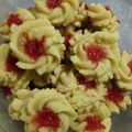 Cooksnap dari Iyuk untuk resep Semprit strawberry Teflon #BikinRamadanBerkesan