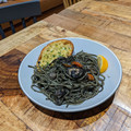 El cooksnap de Jose Navarro cuando hizo Spaghetti de tinta con puntilla y gambas.