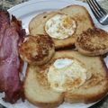 jcbroncs's cooksnap of when they made Egg in Toast! (AKA: Toad in a Hole😂😂).