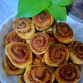 کوک اسنپ Somayeh Banoo بعد از امتحان کردن شیرینی باقلوایی با شهد به 😋😍 (رول دارچینی).