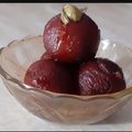  Chef Richa pathak. का कुकस्नैप जब उन्होंने ब्रेड गुलाबजामुन (bread gulab jamun recipe in Hindi) बनाया था।