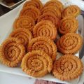 ANJANA GUPTA का कुकस्नैप जब उन्होंने मूंग दाल चकली (Moong dal chakli recipe in Hindi) बनाया था।