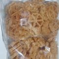 Cooksnap dari Ekky Hubayaky untuk resep Kembang goyang manis(wijen) renyah