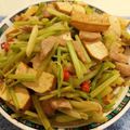 王禹媗 的 芹菜豆干炒肉絲 cooksnap