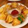 Cooksnap Kanaaneko semasa beliau membuat Crab Rangoon.